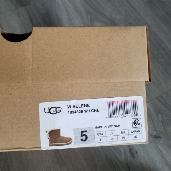 UGG Selene Suede Boot. - Picture 7 of 13